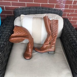 Gently worn Arizona boots